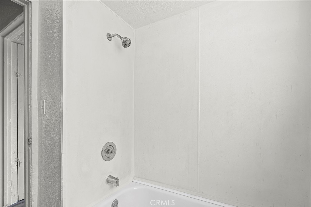 https://media.crmls.org/medias/0f25c095-ad55-443f-80a9-1f0160f9fdd2.jpg?preset=X-Large