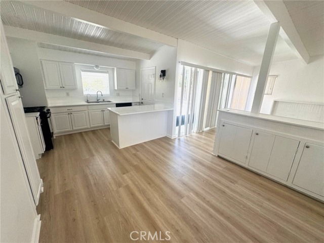 Detail Gallery Image 7 of 22 For 17731 Elkwood St, Reseda,  CA 91335 - 3 Beds | 2 Baths