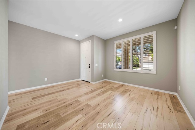 11 Asbury, Irvine CA: https://media.crmls.org/medias/0f267efa-6df0-4e5f-9a49-60307cfe14b6.jpg