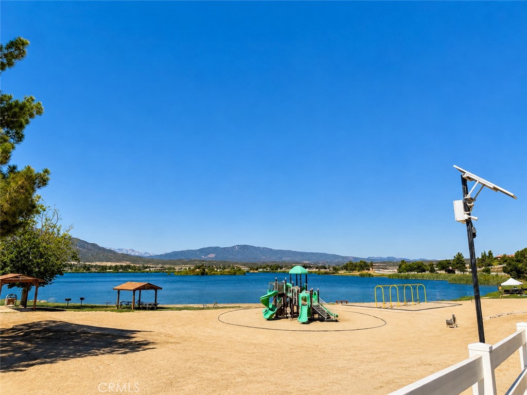 https://media.crmls.org/medias/0f26c4af-1cc2-4fc1-8857-14a4beb7f722.jpg?preset=X-Large