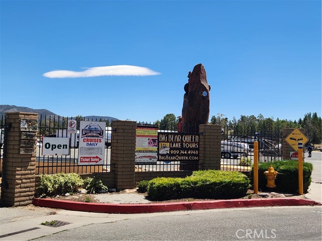 400 Pine Knot Boulevard, Big Bear Lake CA: https://media.crmls.org/medias/0f26fb81-2f32-44a2-a60b-65d9a722e16b.jpg