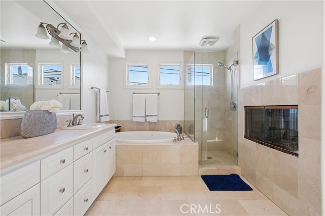 Detail Gallery Image 16 of 27 For 426 1/2 Narcissus #2,  Corona Del Mar,  CA 92625 - 2 Beds | 2/1 Baths