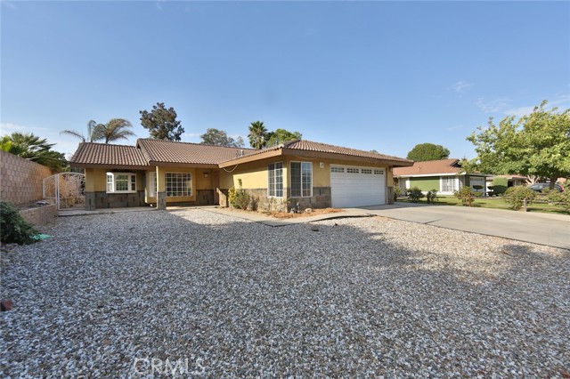 Detail Gallery Image 2 of 27 For 25252 Delphinium Ave, Moreno Valley,  CA 92553 - 4 Beds | 2 Baths