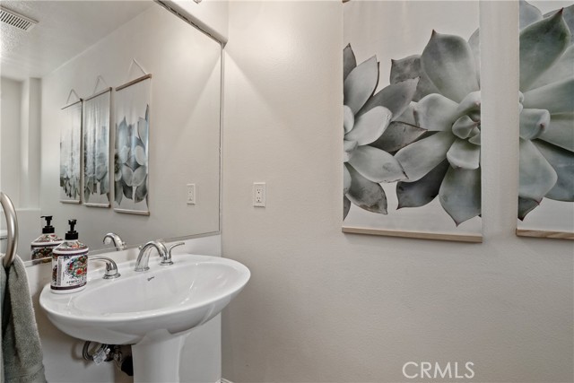 Detail Gallery Image 13 of 35 For 45930 Daviana Way, Temecula,  CA 92592 - 4 Beds | 2/1 Baths