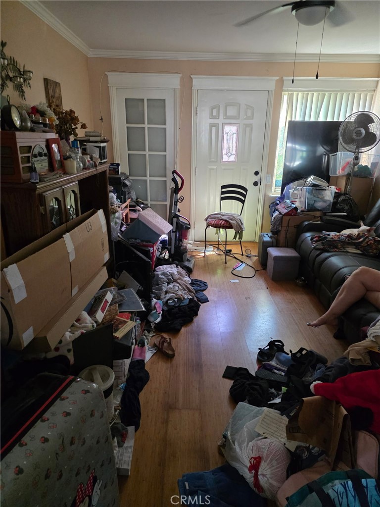 https://media.crmls.org/medias/0f2b4e1d-447f-4aa6-9519-ff5a20110943.jpg?preset=X-Large