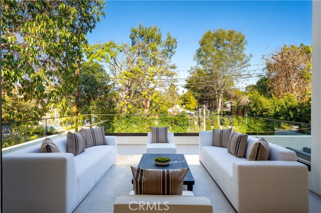 10840 Queensland, Los Angeles CA: https://media.crmls.org/medias/0f2d60bc-e603-4db7-a7dd-915d952d2bde.jpg