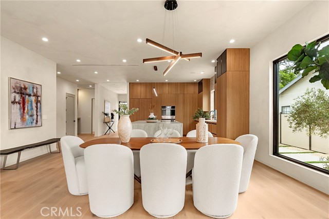 Detail Gallery Image 15 of 58 For 5525 Carpenter Ave, Valley Village,  CA 91607 - 5 Beds | 6/1 Baths