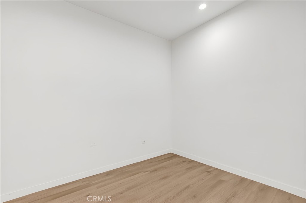https://media.crmls.org/medias/0f2e27a5-3709-471f-b3b4-f953b63a63d3.jpg?preset=X-Large