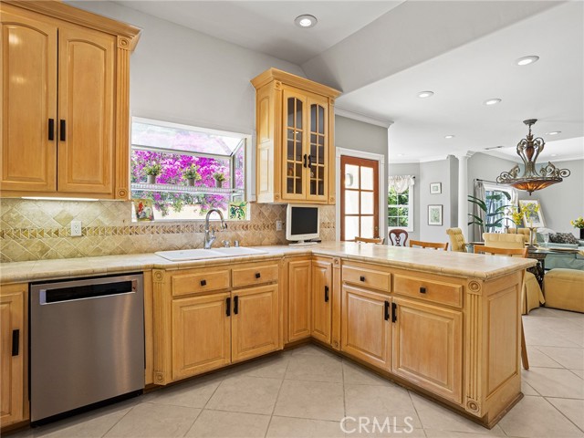 5815 Irving Avenue, La Crescenta CA: https://media.crmls.org/medias/0f2ea361-8e5c-476b-8a8c-2f14efed9891.jpg