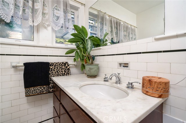 Image 18 of 37 For 125 11th Street