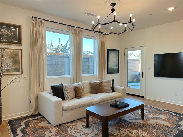 Detail Gallery Image 4 of 33 For 4007 Pomelo Dr, Corona,  CA 92883 - 3 Beds | 2/1 Baths