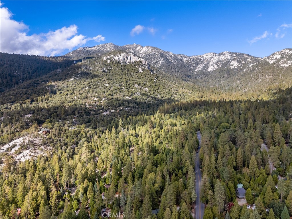 https://media.crmls.org/medias/0f329b9e-15e5-44c9-b320-65e5c9fd35ff.jpg?preset=X-Large