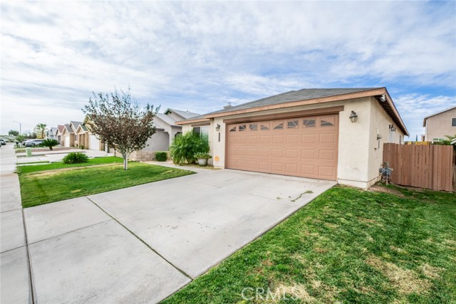 Detail Gallery Image 2 of 42 For 13686 Sylvan Oaks Rd, Victorville,  CA 92392 - 3 Beds | 2 Baths