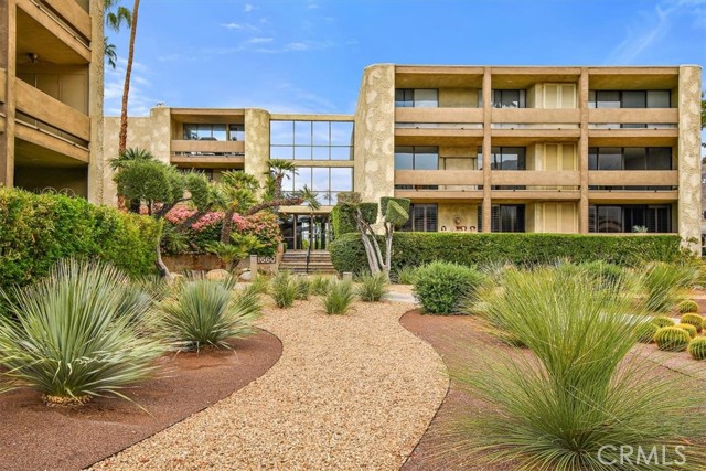 1660 S La Reina Way #2D, Palm Springs, CA 92264