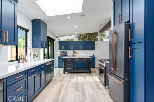 Detail Gallery Image 9 of 28 For 3000 Country Club, Costa Mesa,  CA 92626 - 4 Beds | 4/1 Baths