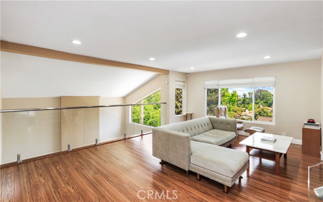 3751 Prestwick Drive, Los Angeles CA: https://media.crmls.org/medias/0f33f92b-8d51-40c9-84fb-597be6a15a96.jpg