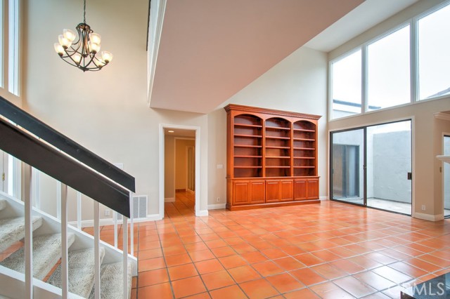 5021 Corkwood Lane, Irvine CA: https://media.crmls.org/medias/0f34fdae-469c-4e2c-82b2-18cccfc7053f.jpg