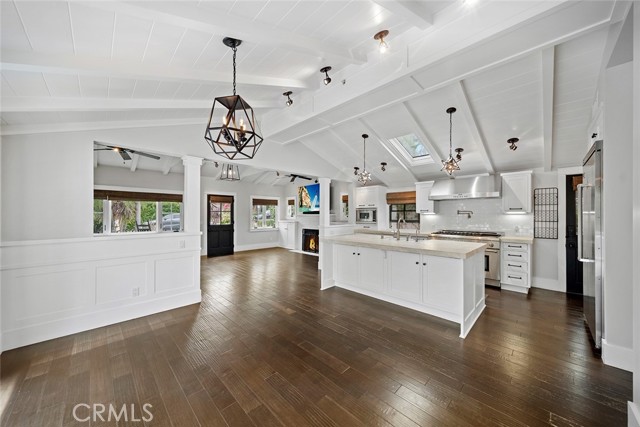 411 Poplar Street, Laguna Beach CA: https://media.crmls.org/medias/0f35c0c8-f4f2-4284-a105-c6642dde54cd.jpg