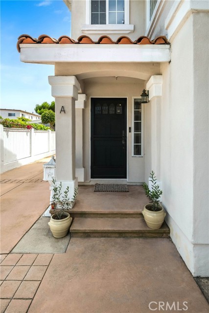 2010 Perry Avenue, Redondo Beach, California 90278, 4 Bedrooms Bedrooms, ,2 BathroomsBathrooms,Residential,Sold,Perry,SB24154101