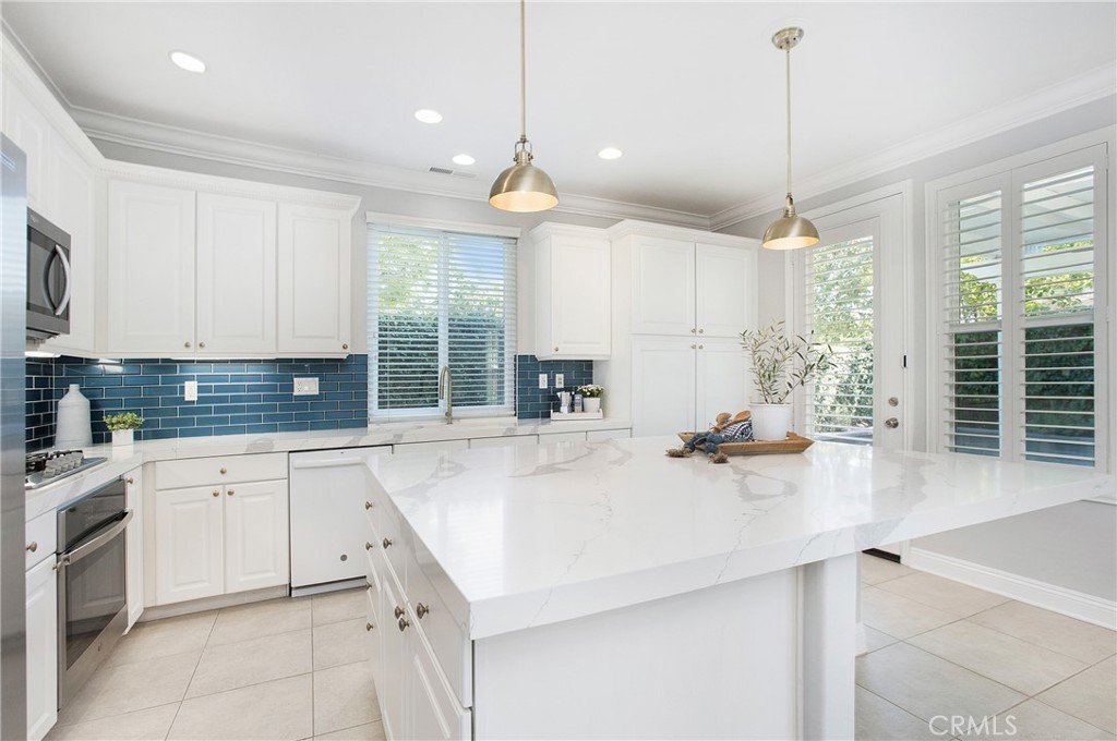 MLS #OC25124650 img 1