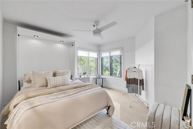 260 Cagney Lane, Newport Beach CA: https://media.crmls.org/medias/0f366690-b287-4b32-8088-9959a1d81246.jpg