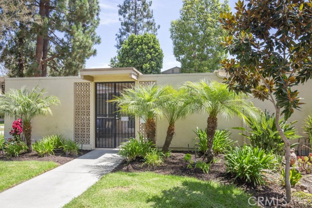 Detail Gallery Image 2 of 43 For 207 Avenida Majorca a,  Laguna Woods,  CA 92637 - 2 Beds | 2 Baths