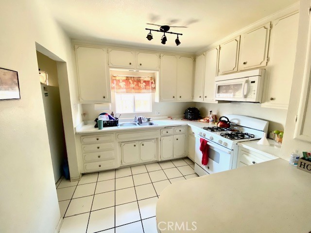 132 N Tahquitz Avenue, Hemet, CA, 92543 132 N Tahquitz Avenue, Hemet, CA, 92543