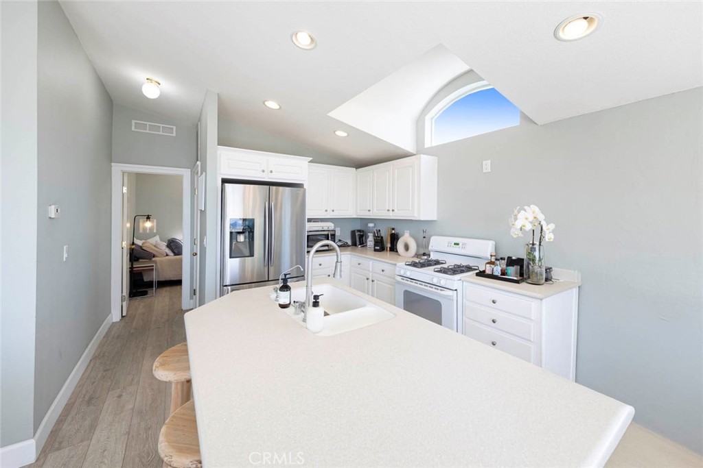 MLS #OC25253681 image #9