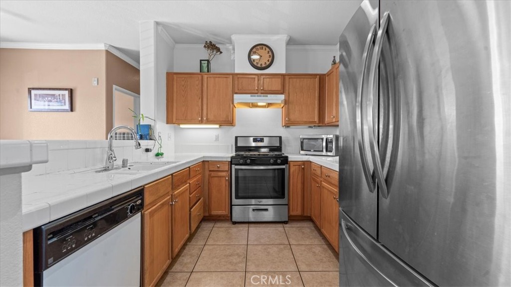 https://media.crmls.org/medias/0f3718a4-ff02-4ea4-a3c5-9666923a960d.jpg?preset=X-Large