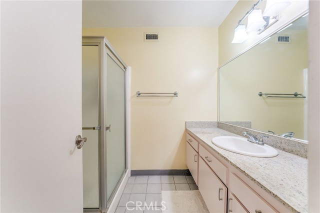 Detail Gallery Image 14 of 24 For 12720 Burbank Blvd #322,  Valley Village,  CA 91607 - 2 Beds | 2 Baths