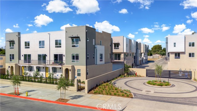 Detail Gallery Image 28 of 28 For 9423 N Sepulveda Blvd. #2,  North Hills,  CA 91343 - 3 Beds | 3 Baths