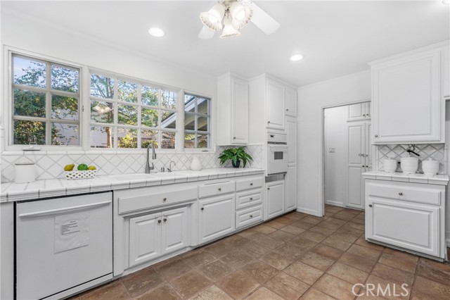 Detail Gallery Image 17 of 38 For 1635 San Pasqual, Pasadena,  CA 91106 - 4 Beds | 3 Baths