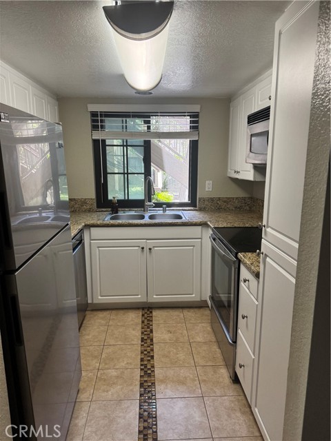 25651 Unit E Indian Hill Ln, Laguna Hills CA: https://media.crmls.org/medias/0f392b5c-a637-4d52-ba84-1989fcc0c09a.jpg