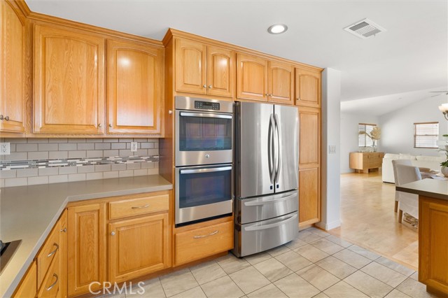 Detail Gallery Image 7 of 35 For 2405 Vanderbilt Ln #C,  Redondo Beach,  CA 90278 - 3 Beds | 2/1 Baths