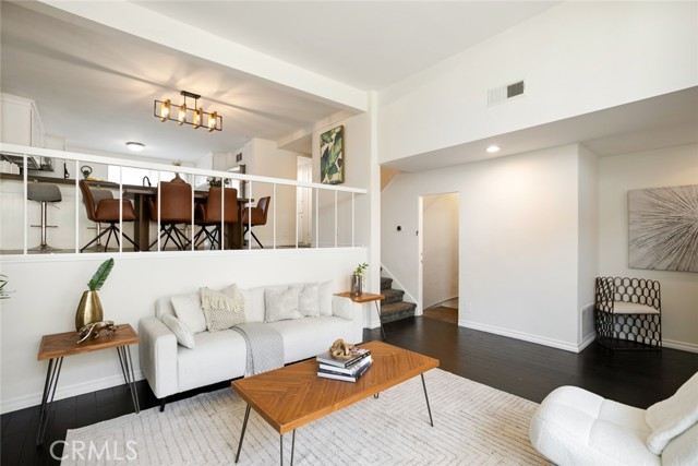 4405 W Sarah Street, Burbank CA: https://media.crmls.org/medias/0f3b433f-309d-4b52-9811-b0554ddd0418.jpg