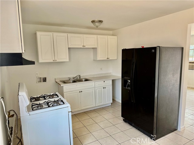 Detail Gallery Image 4 of 7 For 2643 Taylor Rd, San Bernardino,  CA 92404 - 2 Beds | 1 Baths