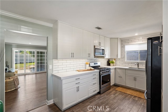 11243 Gaviota Avenue, Granada Hills CA: https://media.crmls.org/medias/0f3c5bcd-9445-4ec4-a042-332dac176ebc.jpg
