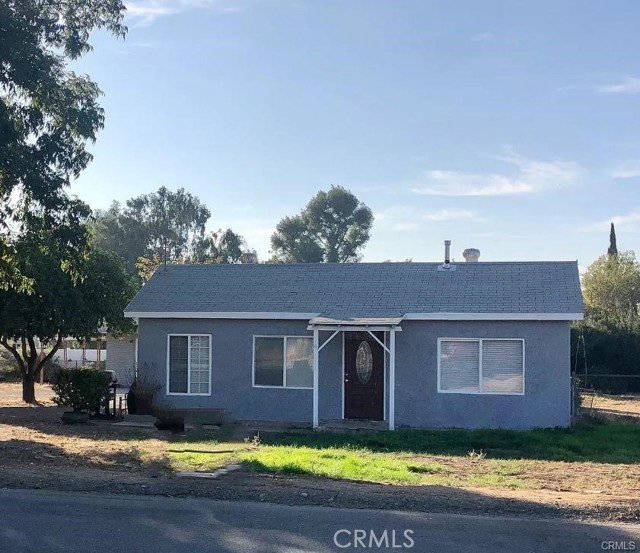 978 5th Street Calimesa, California This 3 Bedroom home with a detached 2 car garage is situated on a large lot in downtown Calimesa area. Adjacent lot next door is also for sale (Seller may finance) in a separate listing. Home features tiled flooring, updated kitchen cabinetry/countertops, and Central A/C & Heat.