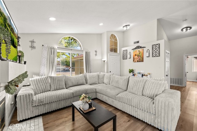 Detail Gallery Image 8 of 32 For 13196 Oberlin, Victorville,  CA 92392 - 3 Beds | 2 Baths