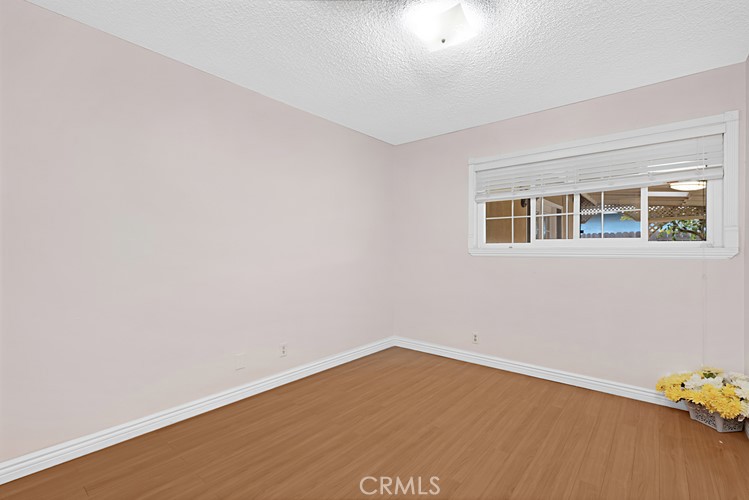 https://media.crmls.org/medias/0f3d7554-2c66-4ce9-b4e5-392bda189cd7.jpg?preset=X-Large