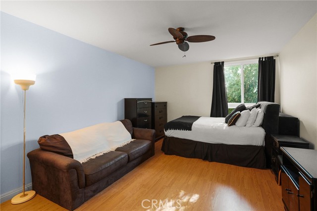 911 N Kings Road, West Hollywood CA: https://media.crmls.org/medias/0f3e12cc-0be5-480e-a29a-34b13ef8bd23.jpg