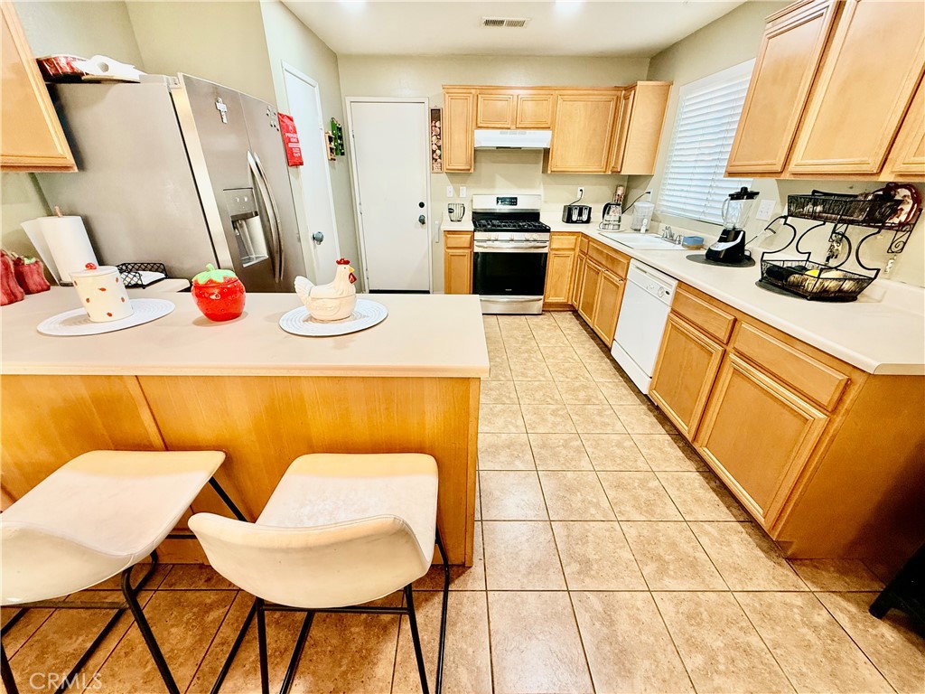https://media.crmls.org/medias/0f3fb428-18ed-4817-8eb9-5248684aadef.jpg?preset=X-Large