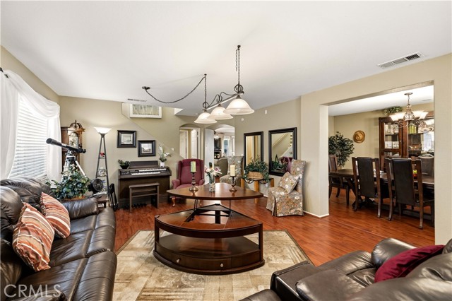 Detail Gallery Image 5 of 43 For 1549 Thomas Dr, Lancaster,  CA 93535 - 4 Beds | 3 Baths