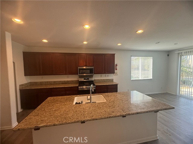 Detail Gallery Image 3 of 16 For 1410 Butterfly Ct, Hemet,  CA 92545 - 4 Beds | 3/1 Baths