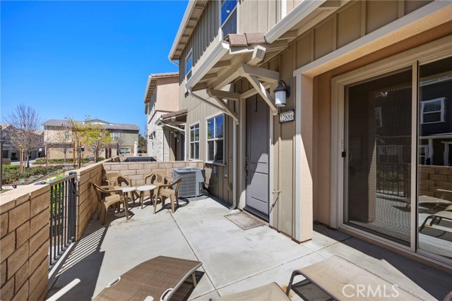 Detail Gallery Image 2 of 27 For 22886 Concord, Saugus,  CA 91350 - 2 Beds | 2/1 Baths