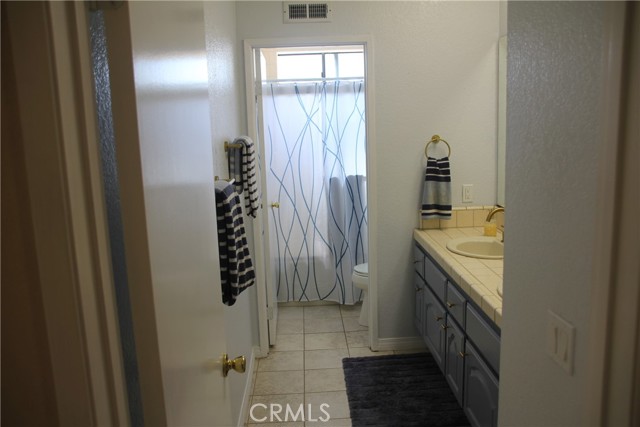 Detail Gallery Image 5 of 10 For 520 Woodland Hills Dr, Escondido,  CA 92029 - 4 Beds | 2/1 Baths