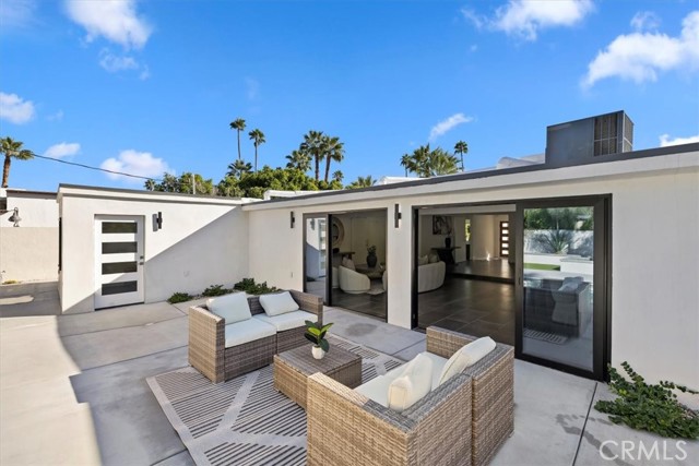 218 East Ocotillo, Palm Springs, CA 92264 | Slideshow Image #13