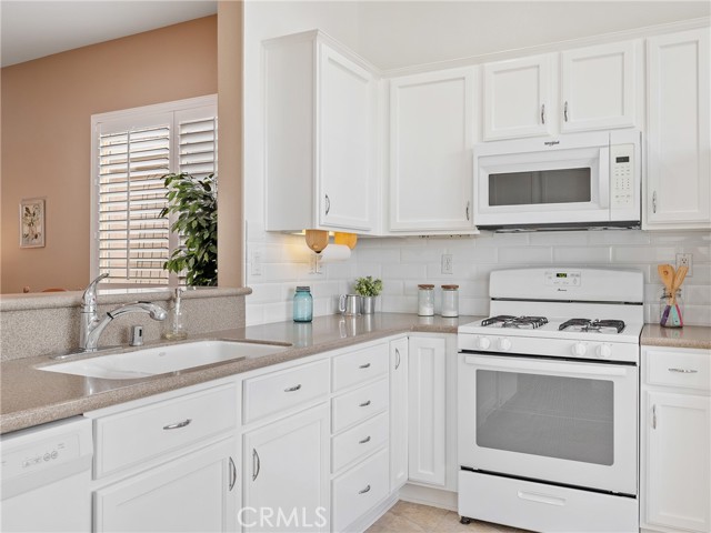 Detail Gallery Image 20 of 36 For 10364 Lakeshore Dr, Apple Valley,  CA 92308 - 2 Beds | 2 Baths