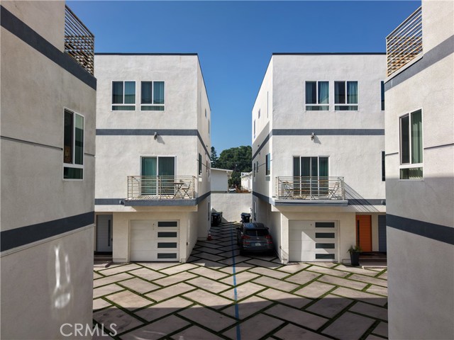 Detail Gallery Image 2 of 7 For 5743 Fulcher, North Hollywood,  CA 91601 - 4 Beds | 4 Baths