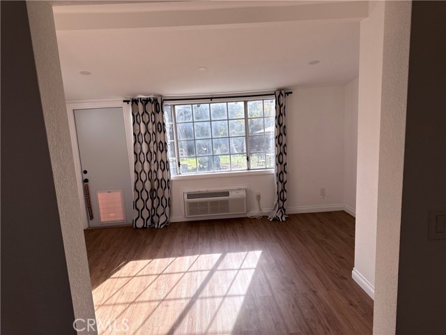 Detail Gallery Image 2 of 8 For 826 E Elmwood, Burbank,  CA 91501 - 2 Beds | 1 Baths